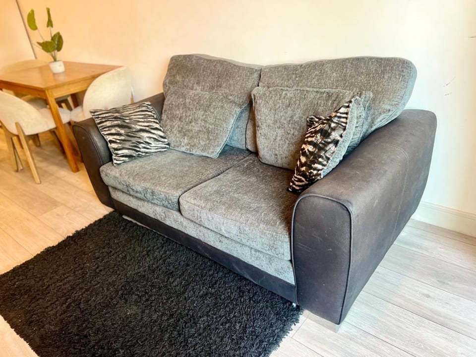 Apartment Sleeps 5 near HIgh Street Apartment in Croydon