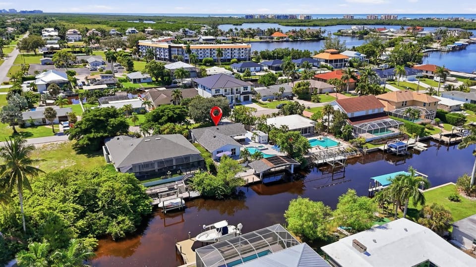 Pool Home - Close to Barefoot & Bonita Beaches House in North Naples