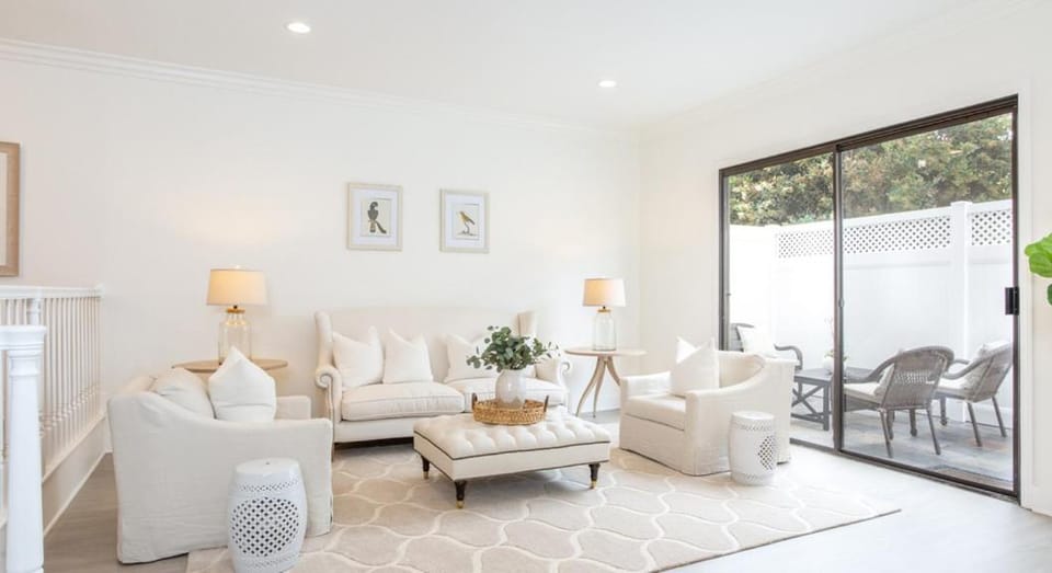 Spacious Three Bedroom Townhouse Near Montana Avenue Apartment in Santa Monica