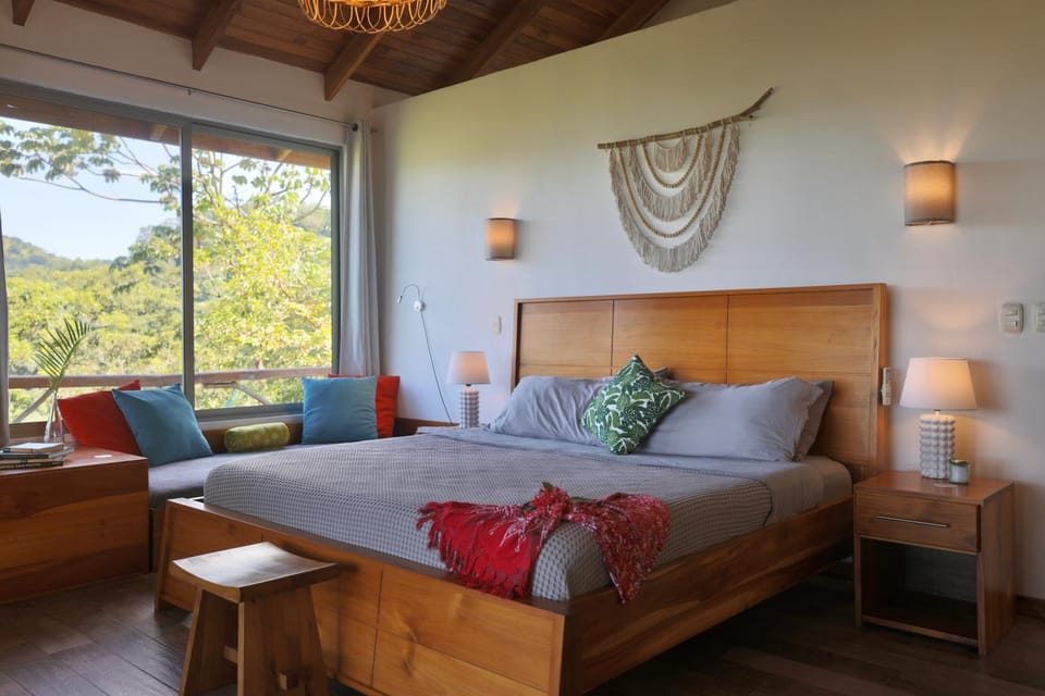 Bed, View (from property/room), Seating area, Bedroom, Garden view
