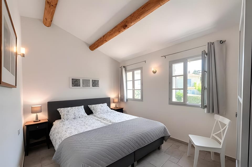 Property building, Living room, Bedroom