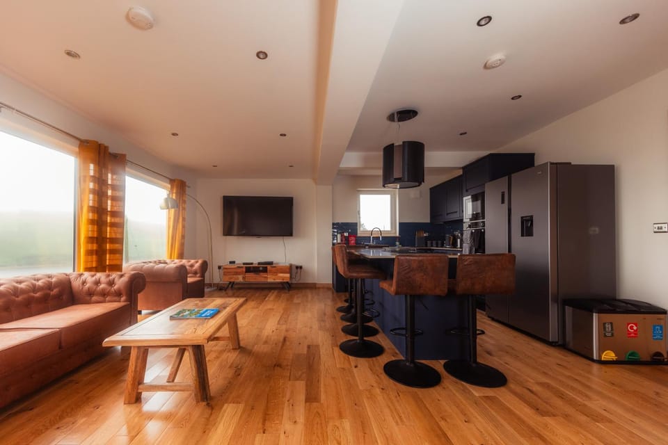 3 BR Elegant Cottage By FairyPools Harport View Apartment in Scotland