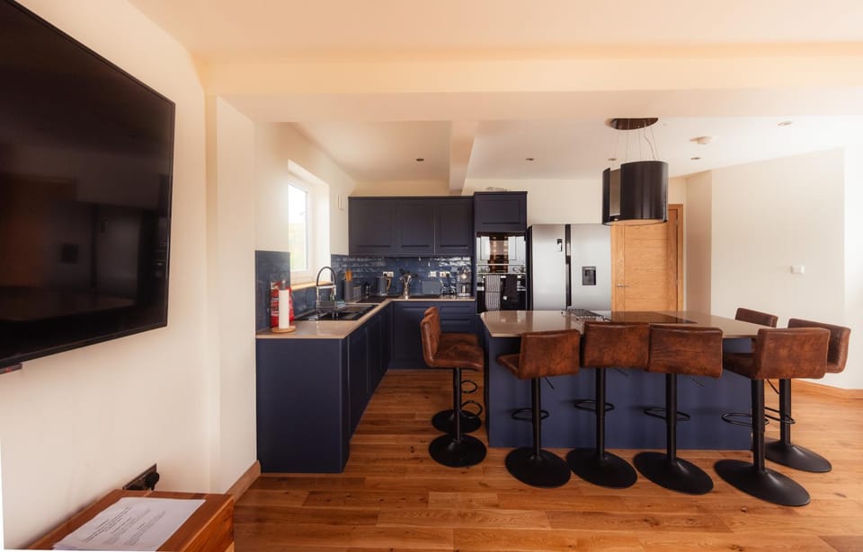3 BR Elegant Cottage By FairyPools Harport View Apartment in Scotland