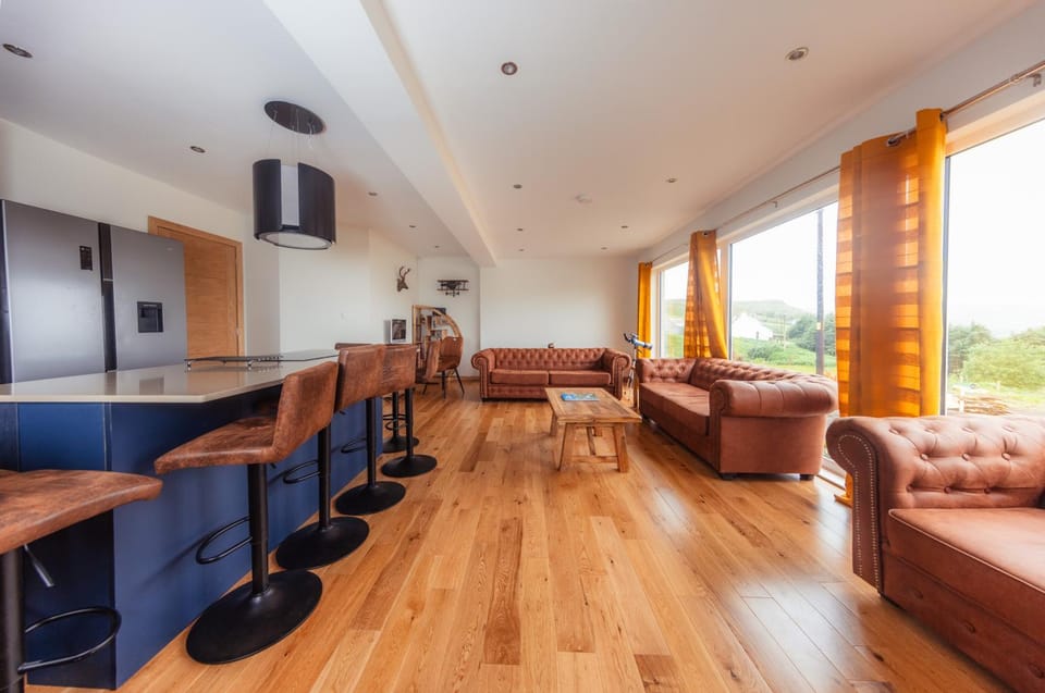 3 BR Elegant Cottage By FairyPools Harport View Apartment in Scotland