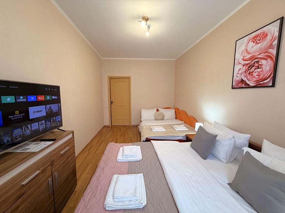 Communal lounge/ TV room, Bed, TV and multimedia, Photo of the whole room, Evening entertainment, Bedroom, internet, internet, internet, towels