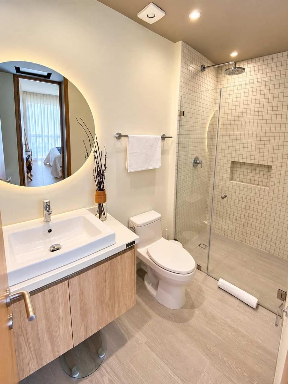 Shower, Toilet, Bathroom, towels