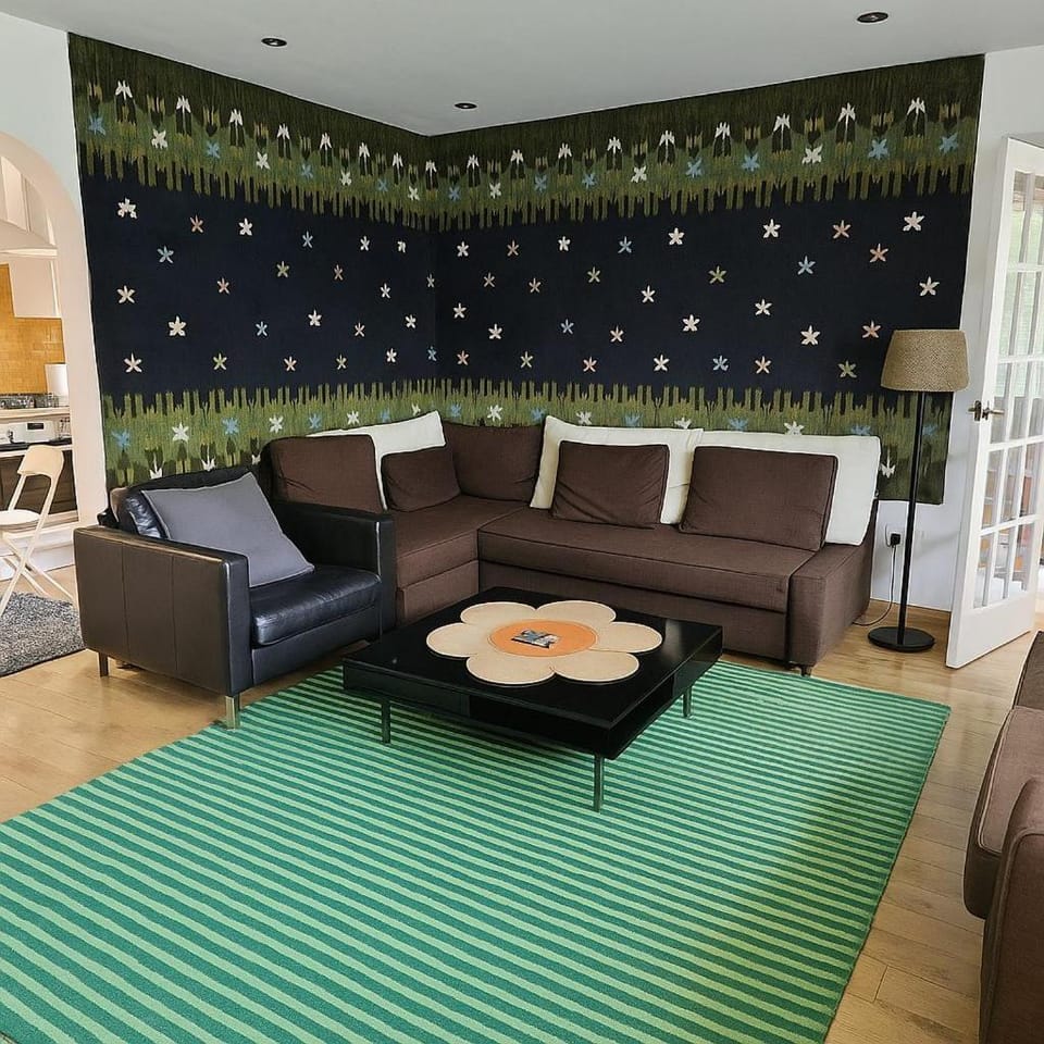 Large Family & Group Stay - Sleeps 8 - 2 Bathrooms Apartment in Prestwich
