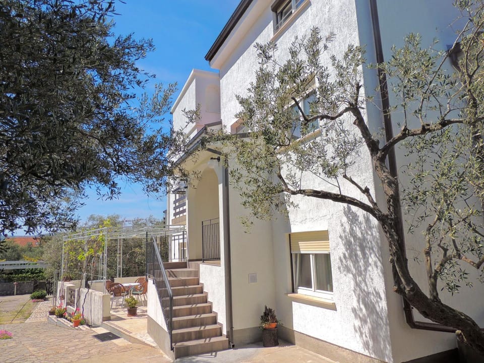 Patio, Facade/entrance