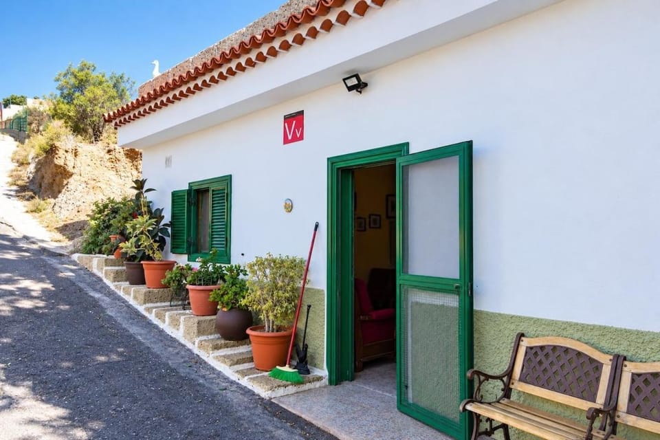 Arico Rural-Pool, Large Terrace and Barbecue Apartment in Abona
