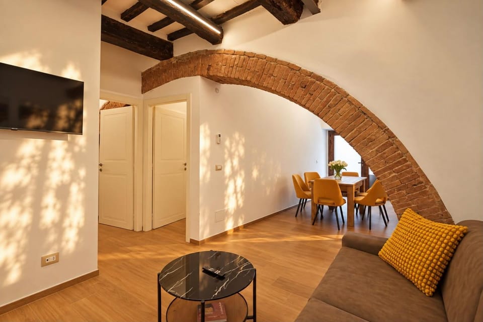 Elce - Historic Brick Arch 2BR & 2BA Apartment in Perugia