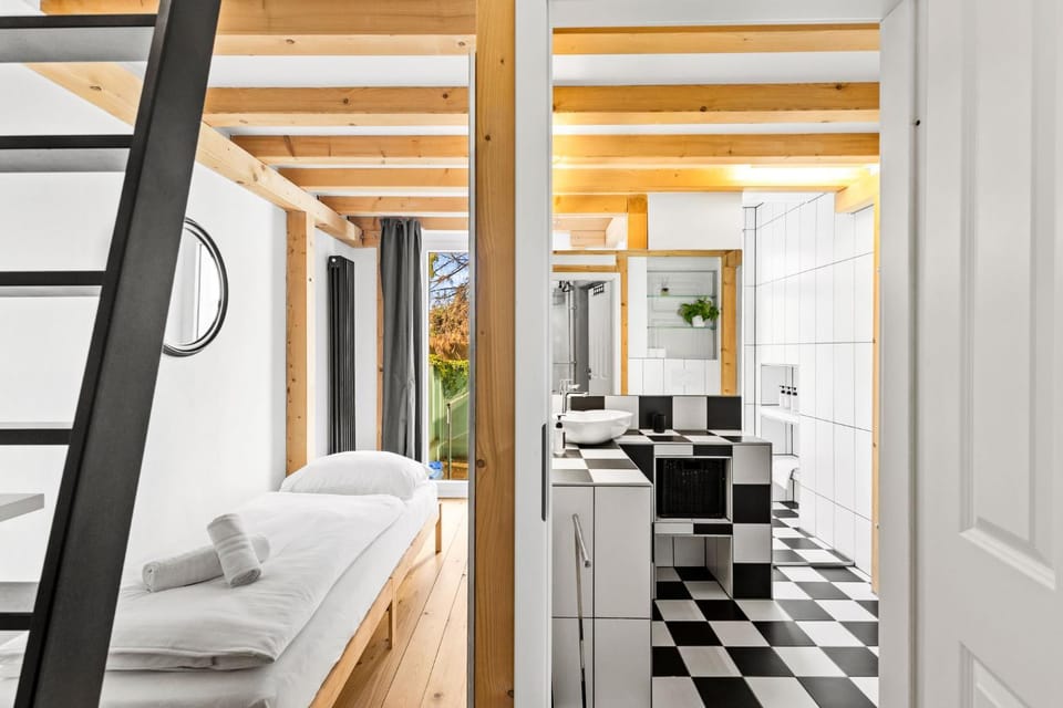 Bathroom, Bedroom, towels, towels