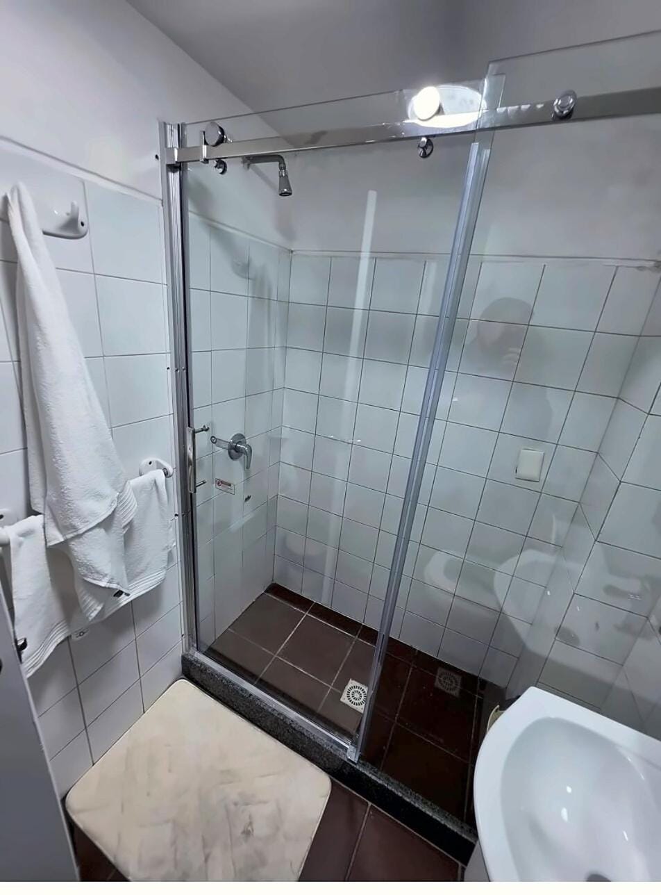 Shower, Bathroom, towels