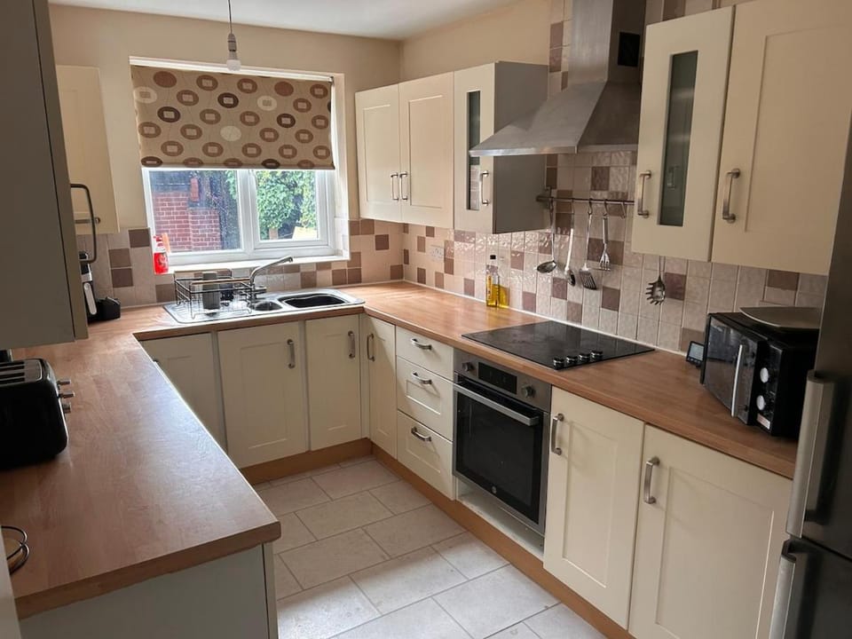 Lakeside 3 bed , QMC ,UNI sleeps 5 House in Nottingham