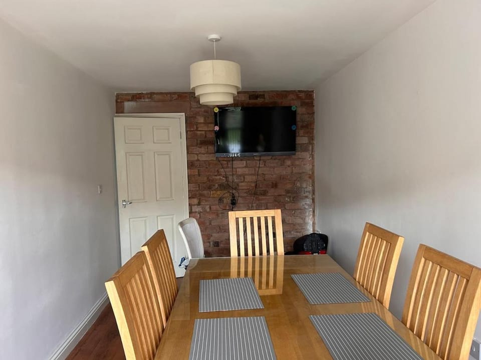 Lakeside 3 bed , QMC ,UNI sleeps 5 House in Nottingham