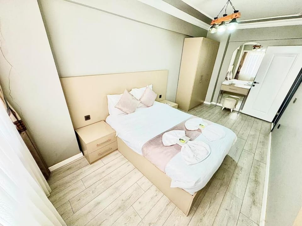 Bed, Kitchen or kitchenette, Photo of the whole room, Bedroom, towels