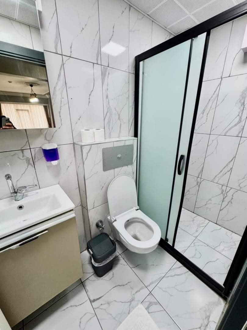 Shower, Toilet, Bathroom, bidet, towels