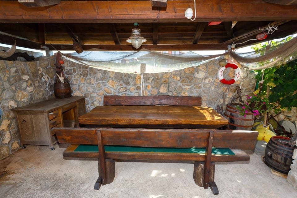 BBQ facilities, Seating area