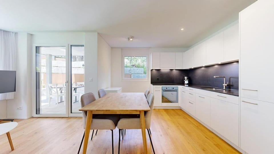 Kitchen or kitchenette, Dining area, dishwasher, oven, stove