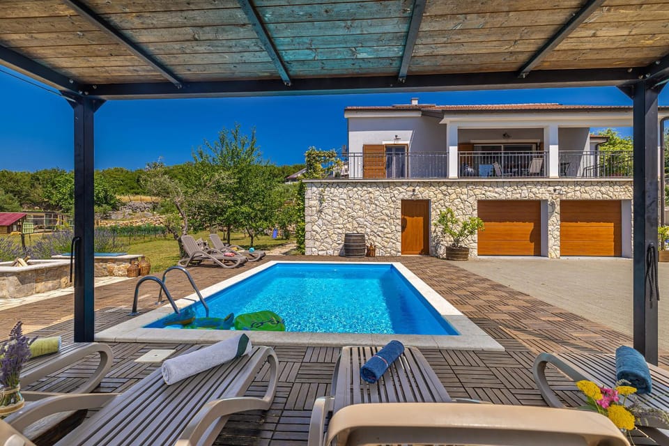 Pool view, Swimming pool, sunbed