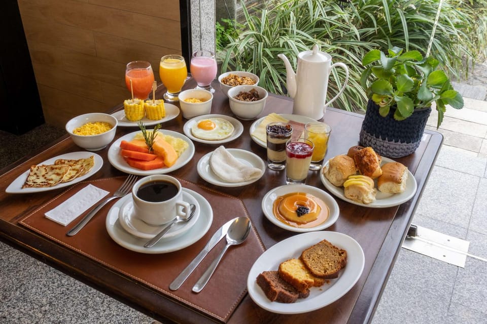 Restaurant/places to eat, Dining area, On site, Breakfast