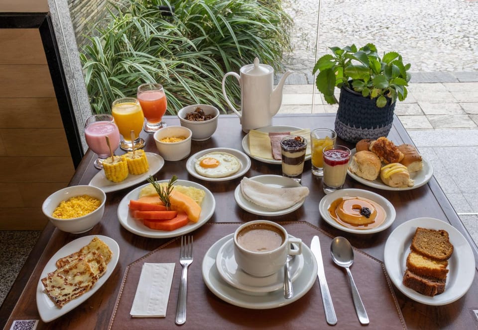 Restaurant/places to eat, Dining area, On site, Breakfast