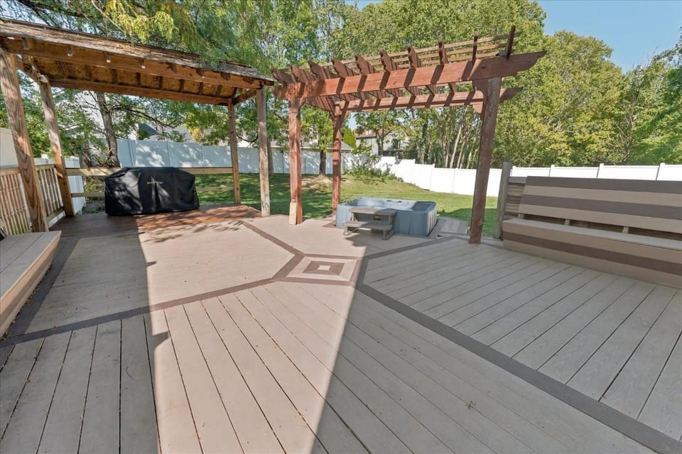 Northeast Indy Escape - 5BR Hot Tub & Game Room House in Castleton