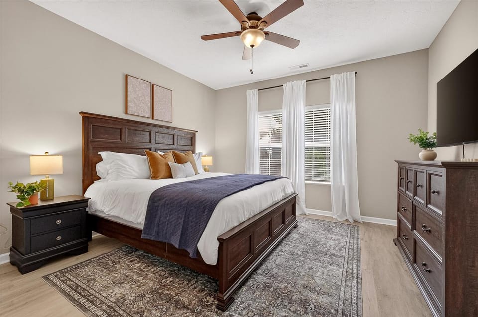 3BR Home, Noblesville Extended & Monthly Stays House in Noblesville