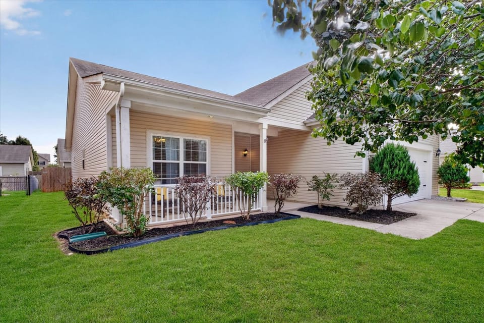 3BR Home, Noblesville Extended & Monthly Stays House in Noblesville