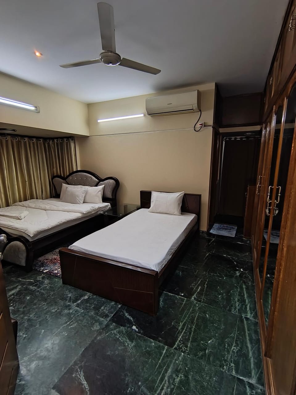 Shower, Toilet, Patio, Staff, People, Sauna, Bathroom, TV and multimedia, Meals, Breakfast, Buffet breakfast, Asian breakfast, Drinks, Alcoholic drinks, Non alcoholic drinks, Open Air Bath, Family, dryer, kitchen, air conditioner