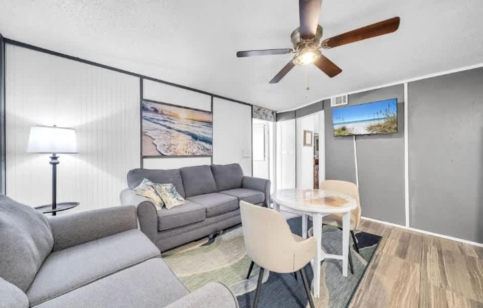 Studio 2- Leprechaun Beach Lair Apartment in Fort Walton Beach