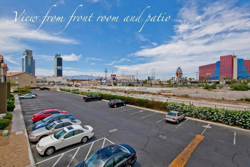 2BR Condo Balcony Pool Gym Near Strip House in Paradise