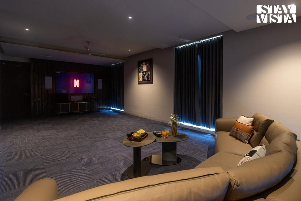 Communal lounge/ TV room