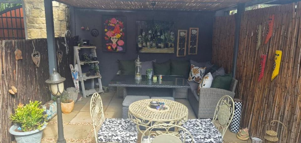 Milly's Touch Studios Bed and Breakfast in Roodepoort