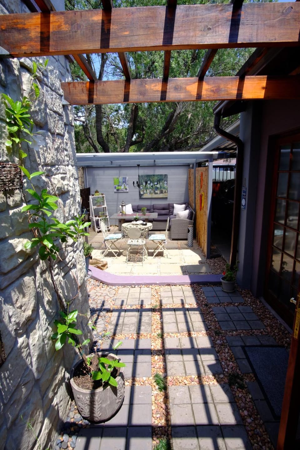 Milly's Touch Studios Bed and Breakfast in Roodepoort