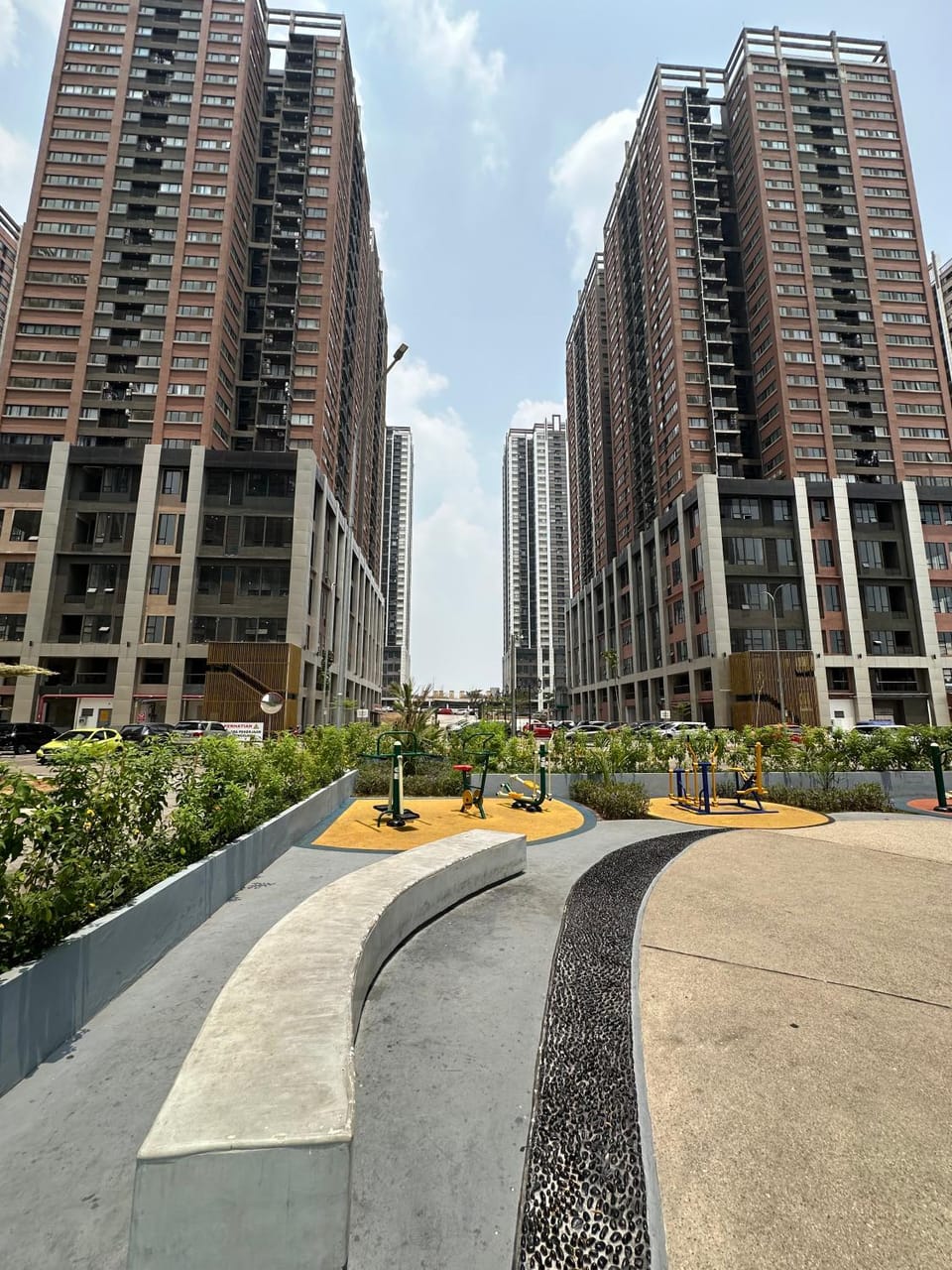 Property building, Neighbourhood, City view, Location