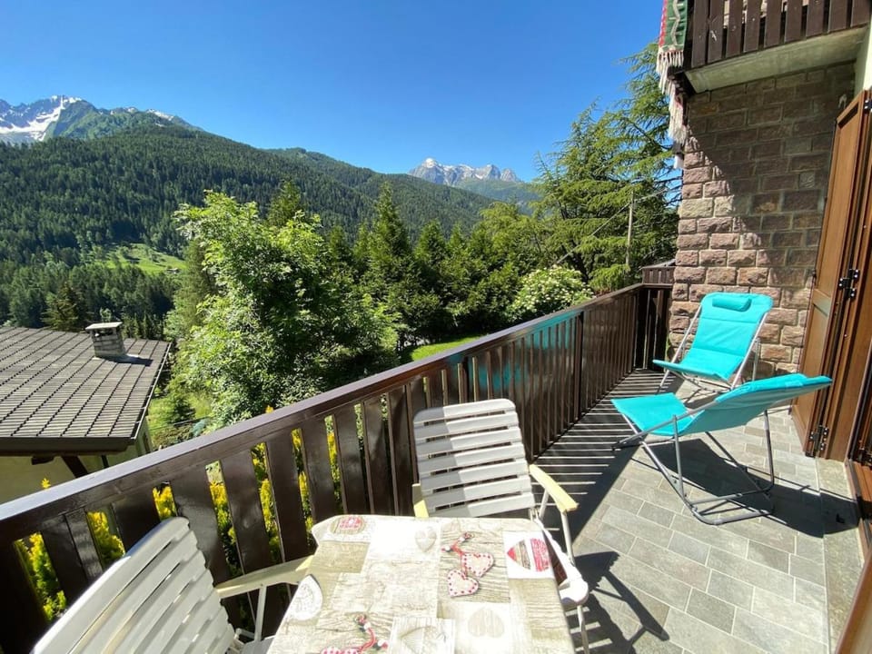 Sunny Garden Villa Apartment in Ponte di Legno