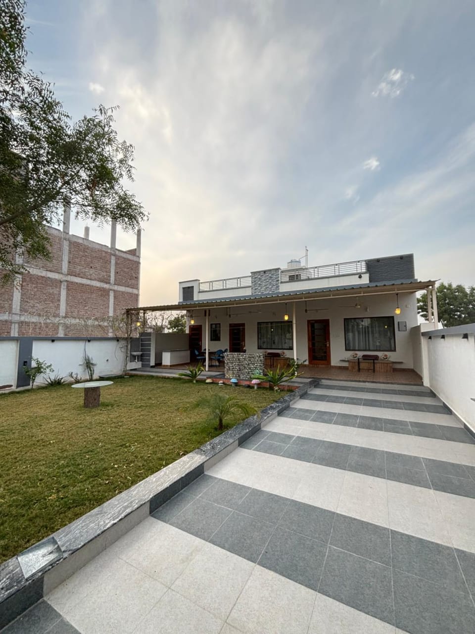 Property building, Day, Garden