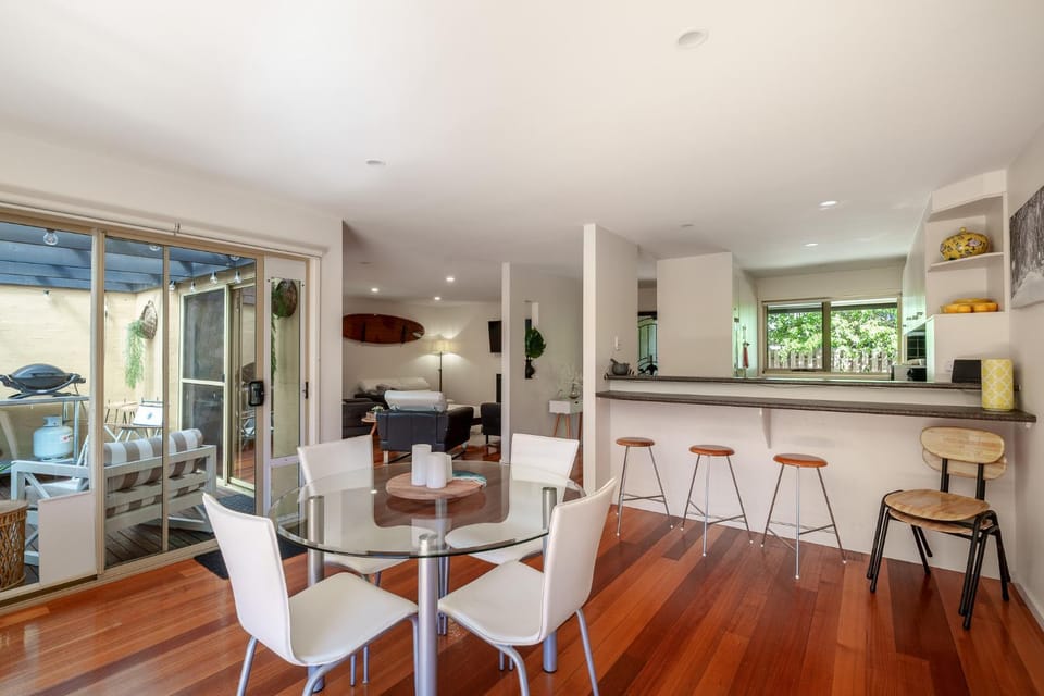 The Parade Retreat, Pet Friendly, Fireplace House in Ocean Grove