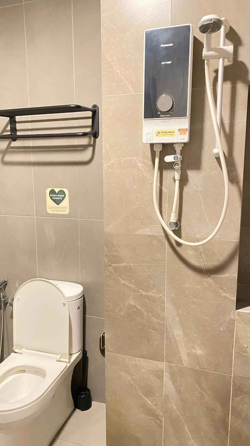 Shower, Toilet