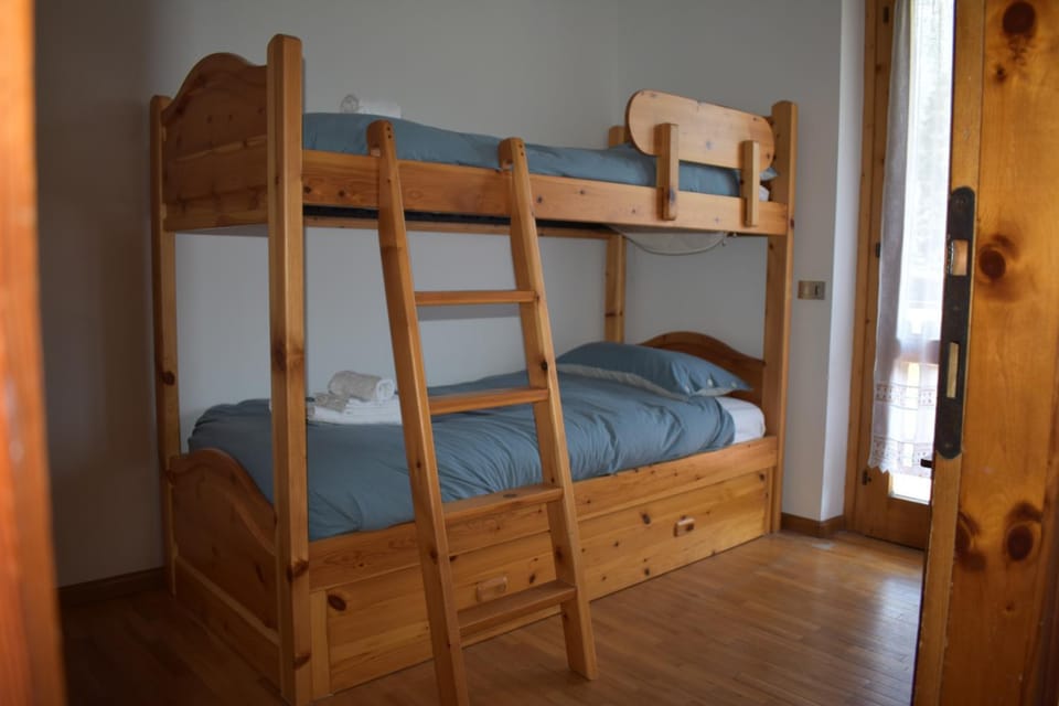 Photo of the whole room, bunk bed