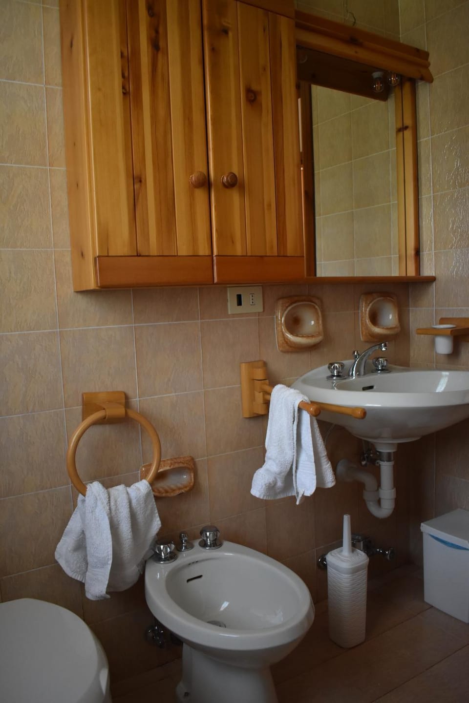 Toilet, Bathroom, bidet, towels
