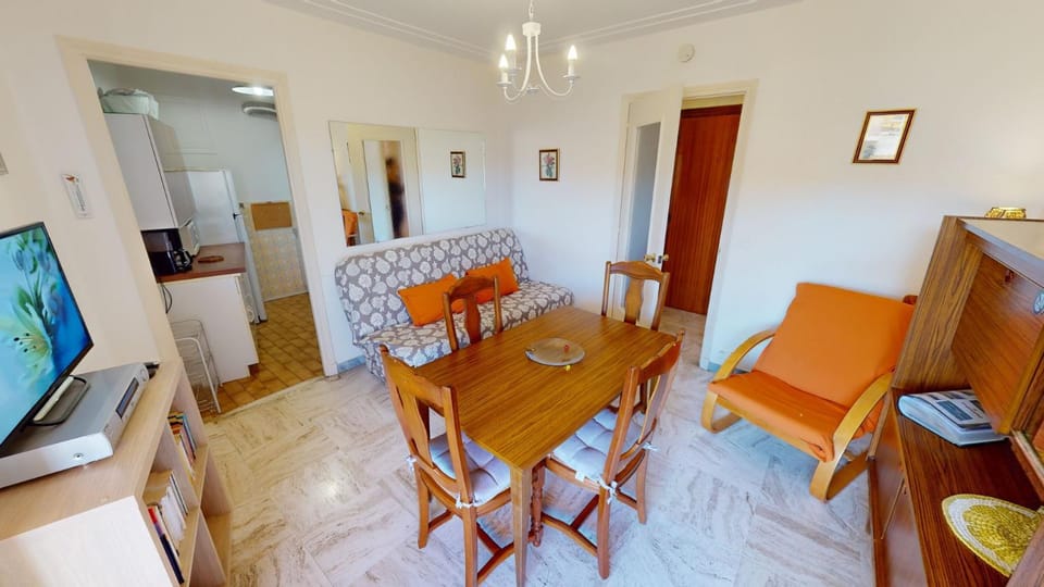 81E - Agréable 2P plein centre Apartment in Menton