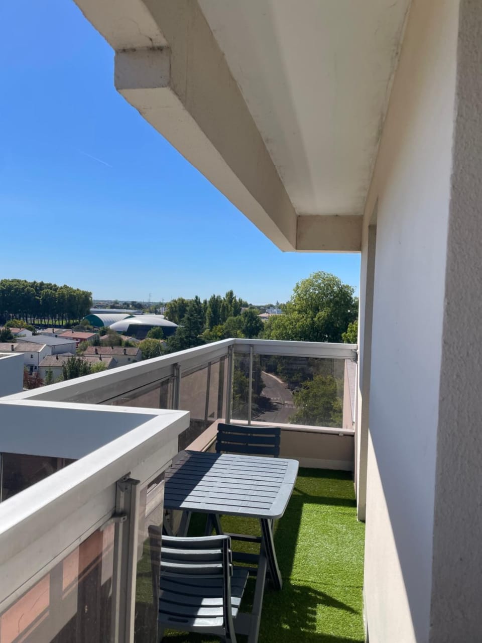 APPARTEMENT COSY AVEC BALCON ET ASCENSEUR cauderan bordeaux Apartment in Mérignac