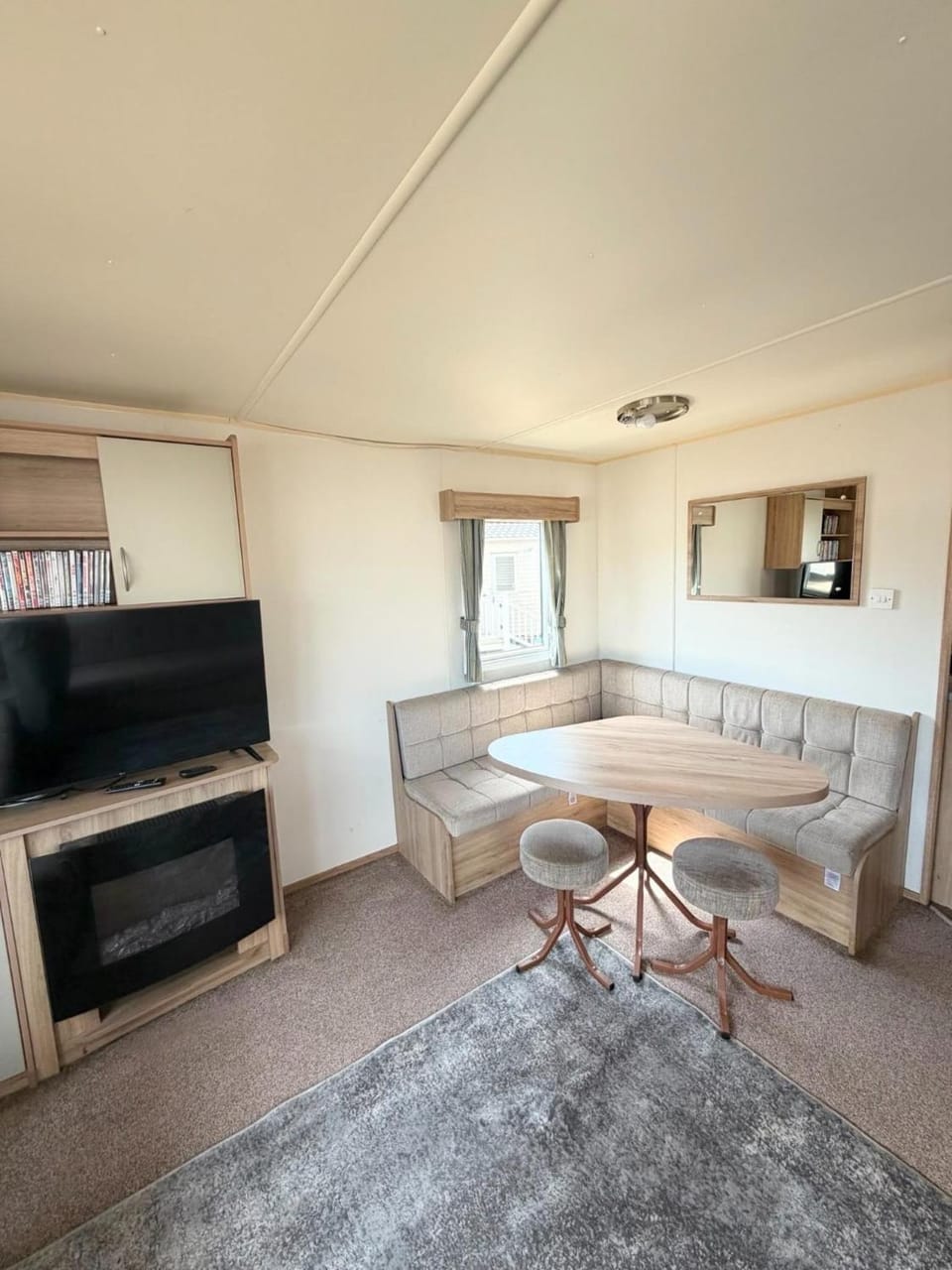 TV and multimedia, Living room, Seating area