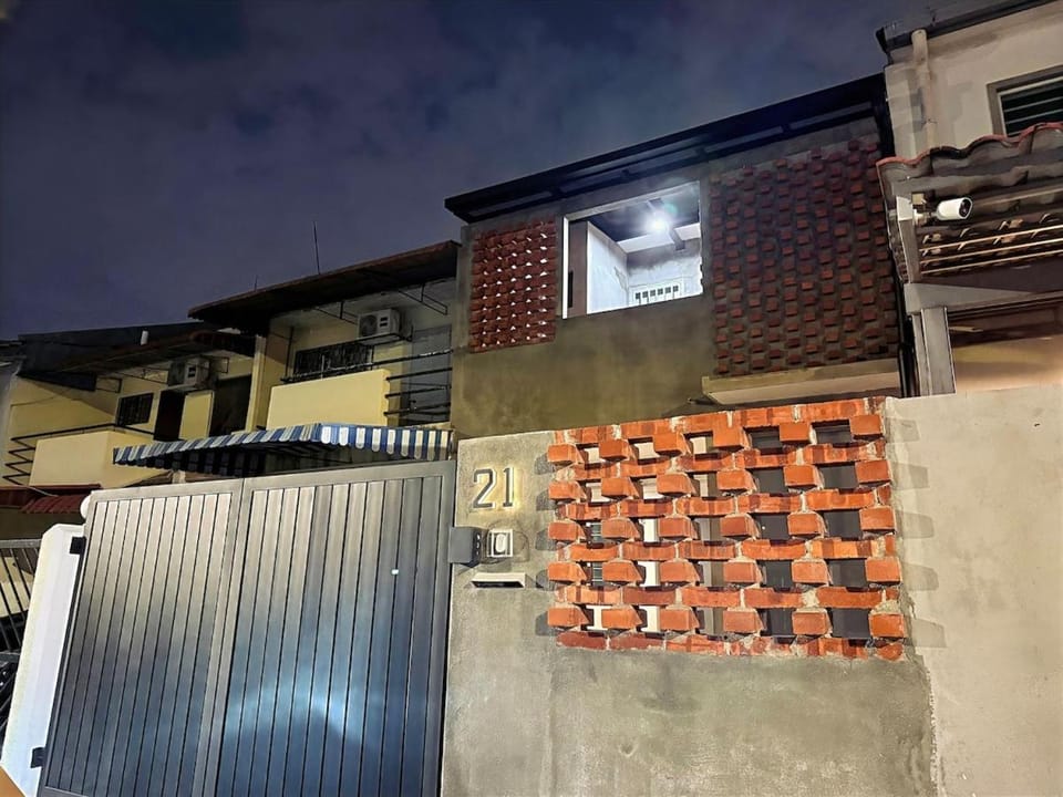 Brick Atelier- Landed, Netflix, Private Parking House in Subang Jaya