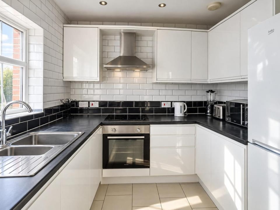 Kitchen or kitchenette, dishwasher