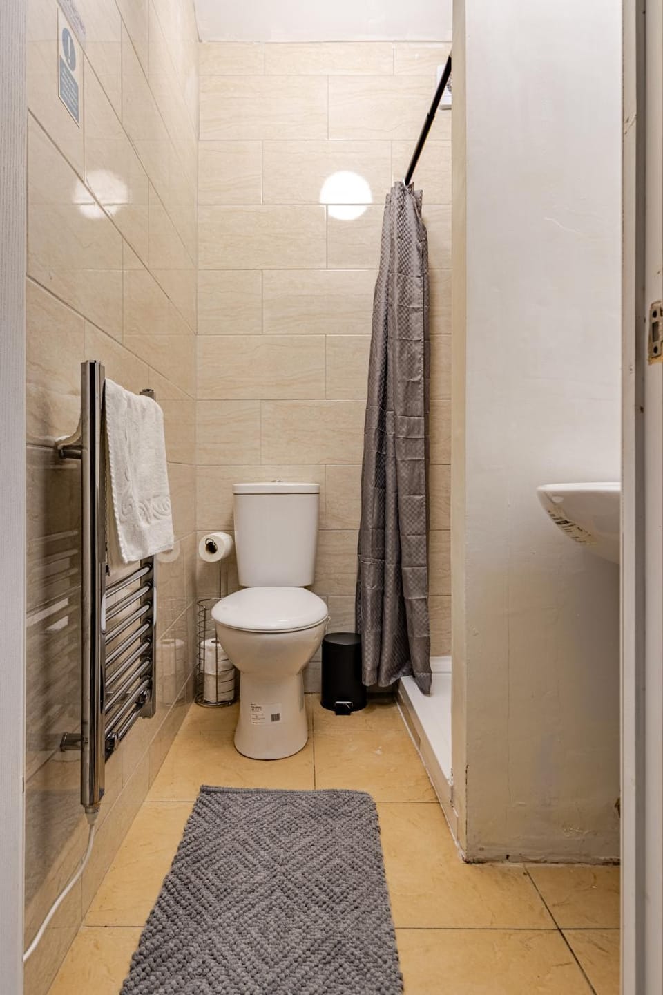 Shower, Toilet, Bathroom, towels
