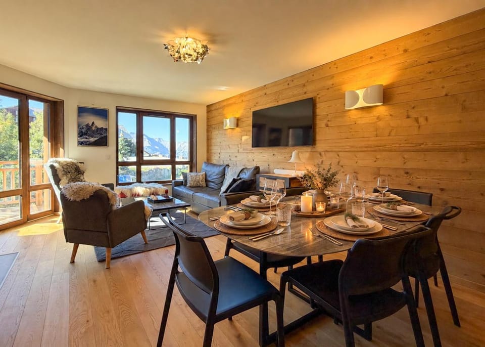 Living room, Dining area