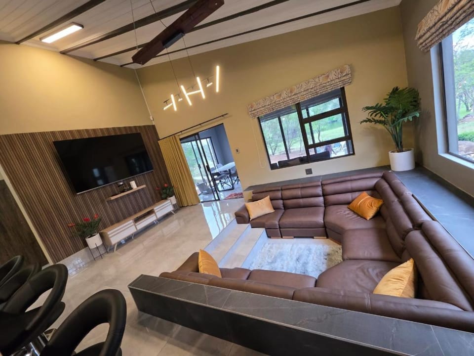 Communal lounge/ TV room, TV and multimedia, Living room, Evening entertainment