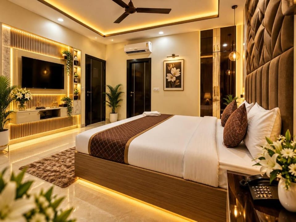 Communal lounge/ TV room, Bed, TV and multimedia, Photo of the whole room, Evening entertainment, Bedroom, fireplace